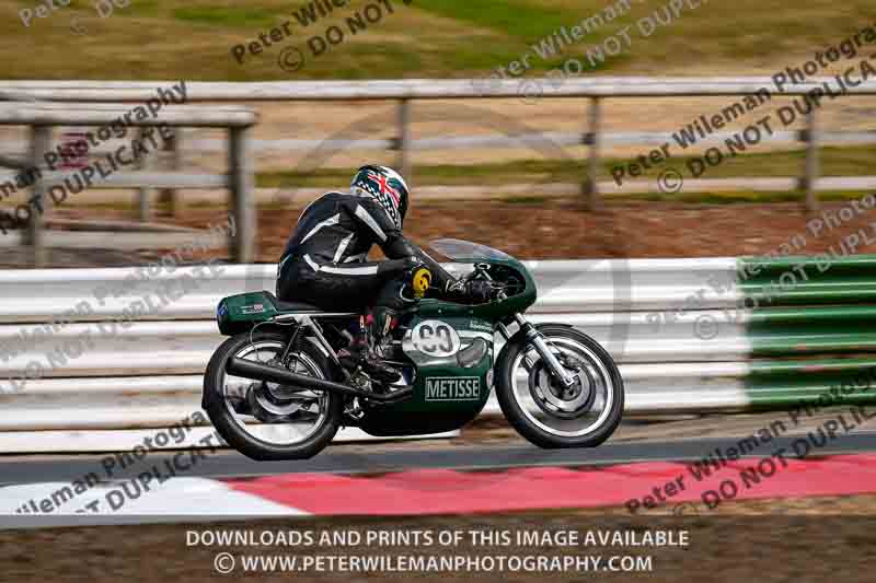Vintage motorcycle club;eventdigitalimages;mallory park;mallory park trackday photographs;no limits trackdays;peter wileman photography;trackday digital images;trackday photos;vmcc festival 1000 bikes photographs